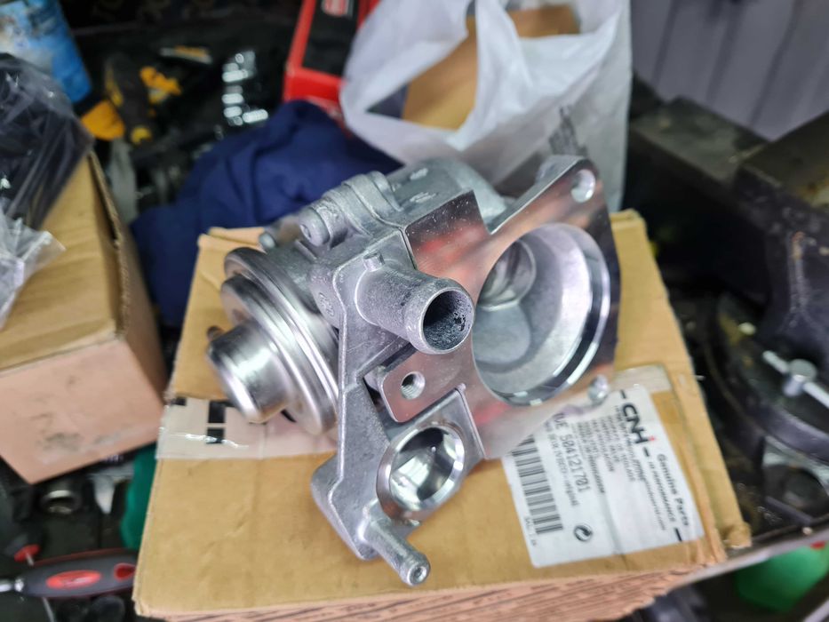 Чисто нов ЕГР оригинален за iveco 3.0 ивеко 35c18 35c15 50c15 65c15