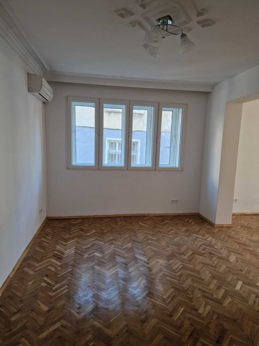 Дава се под наем Офис в Пловдив, Старият град - 100 кв.м за 1500 € - Снимка #1