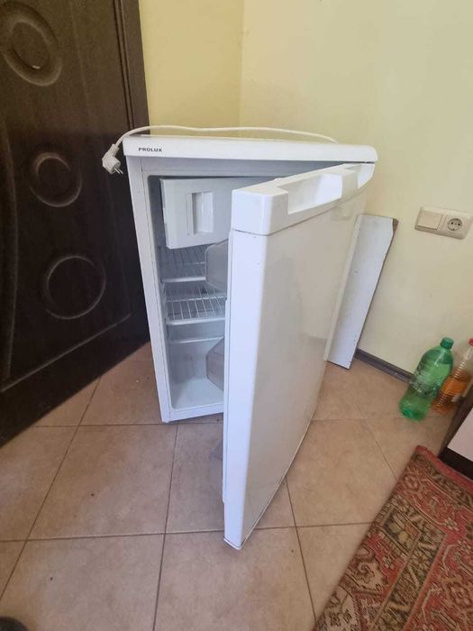 Хладилник продавам