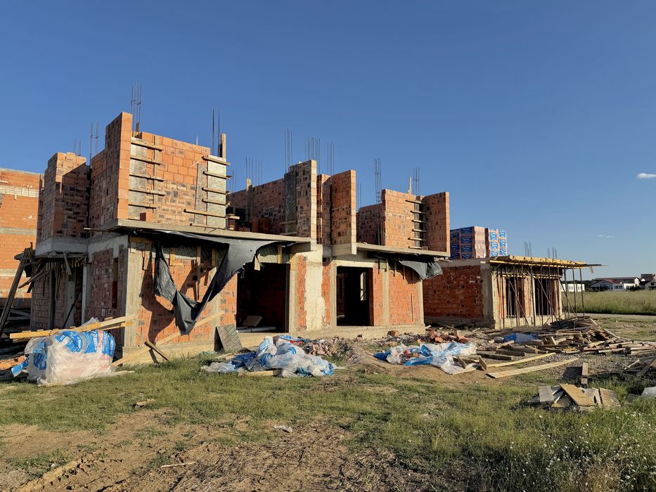 Casa de vanzare P+2, 270mp cu curte 220mp, 5 camere , 4 bai  pe strada Matei Millo, Pipera