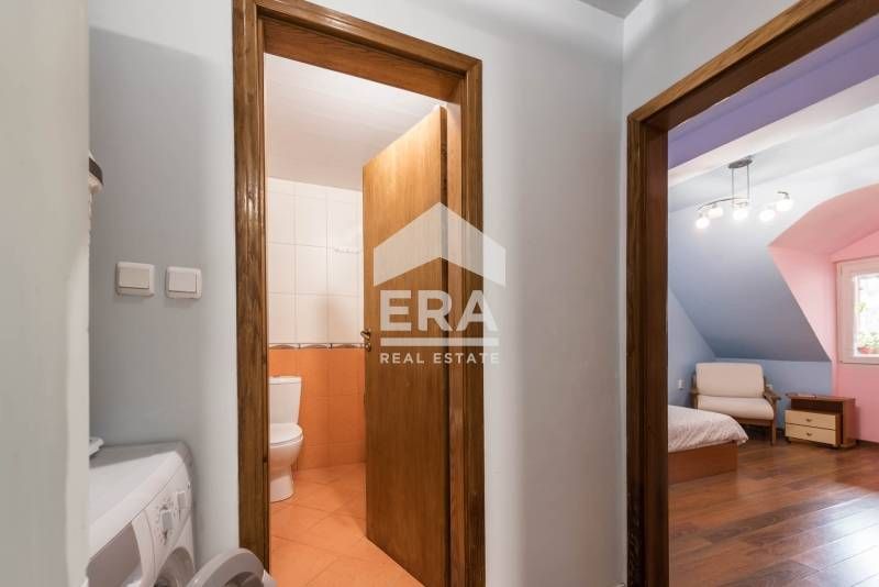 Двустаен, ексклузивен, обзаведен апартамент за продажба, в тухлена сгр