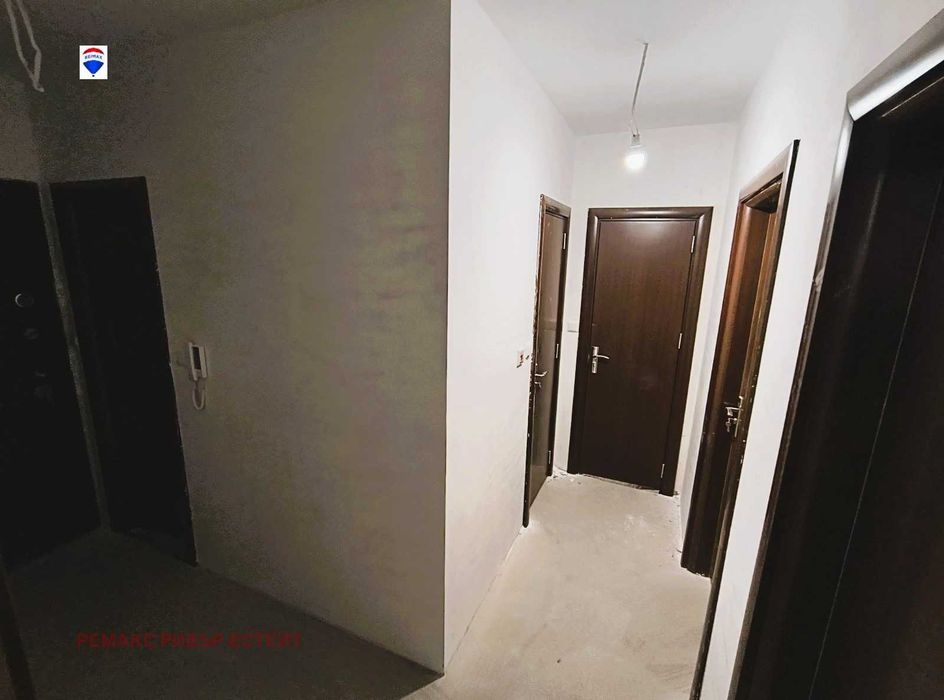 Продава се Тристаен апартамент в Русе, Център - 102 кв.м за 1588 €/кв.м - Снимка #2