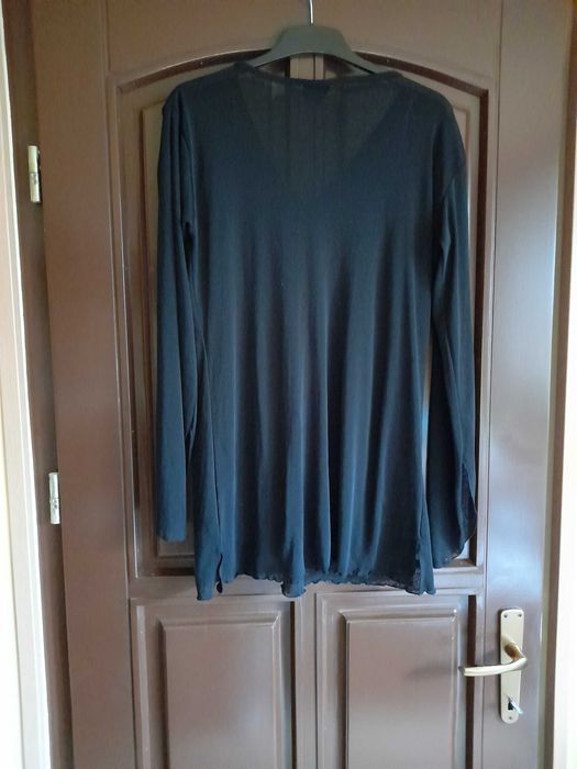 Bluza dama, eleganta, neagra, personalizata cu aplicatie trandafiri rosii brodati, matase sintetica XL- XXL-unicat