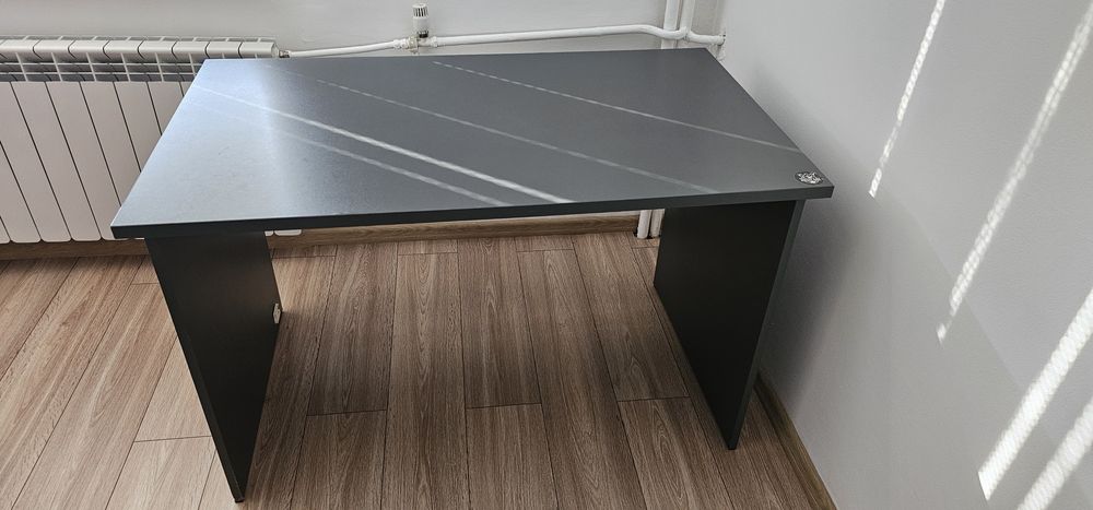 Бюро, цвят тъмно сиво