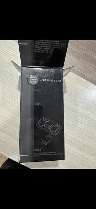 OM System SBCX-1 Kit Acumulator Li-ion BLX-1 si Incarcator BCX-1
