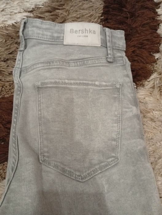 Blugi Bershka stare foarte bună !