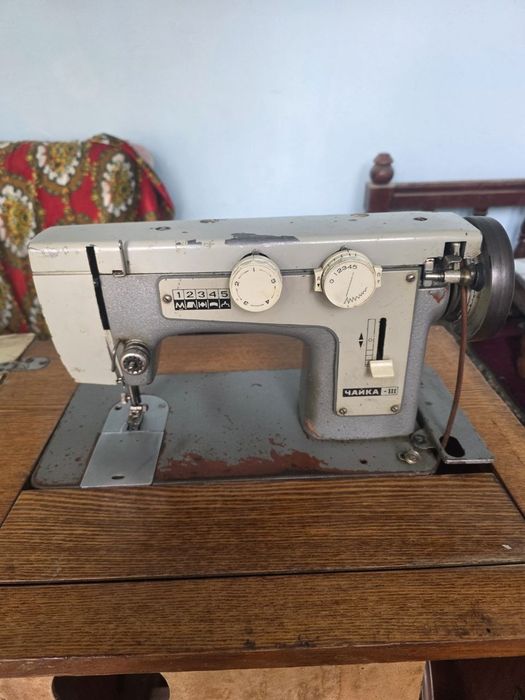 Швейная машина «Чайка-III» (с тумбой, ножная) за хорошую цену.