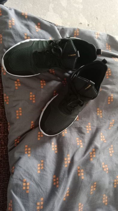 Кросовки продаю брал за 15к