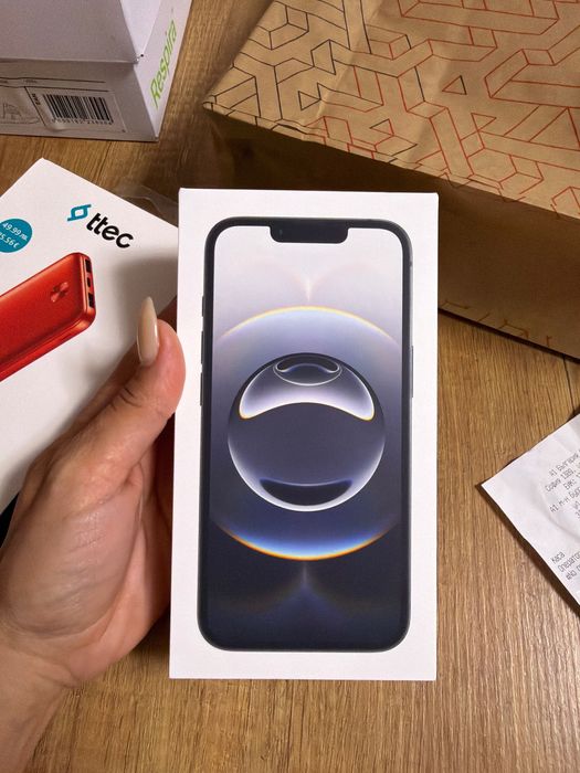 iPhone 16 e ЧИСТО НОВ