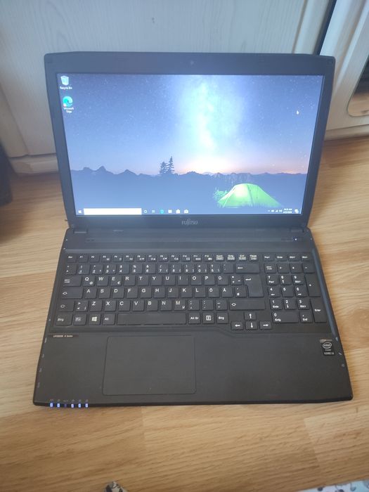 Laptop Fujitsu Siemens A514- i3-4005u/8gb RAM/ 320gb/ Baterie 2h