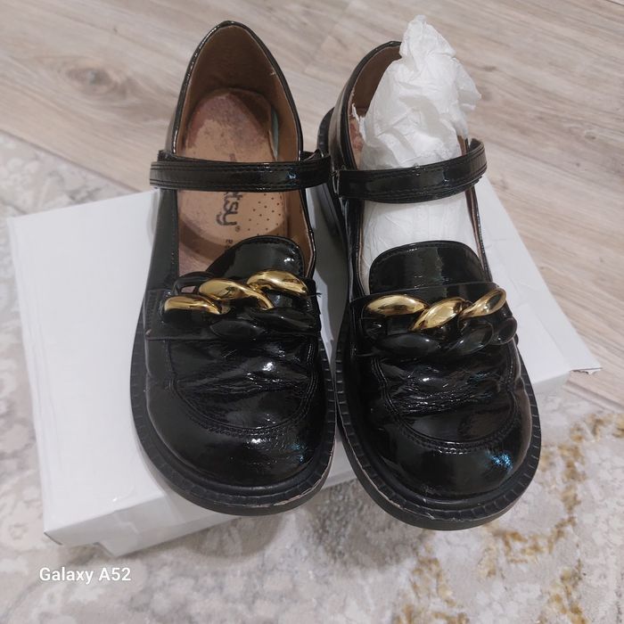 Продам туфли для девочки