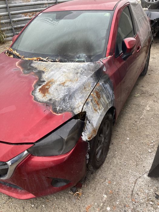 Mazda 2  на части