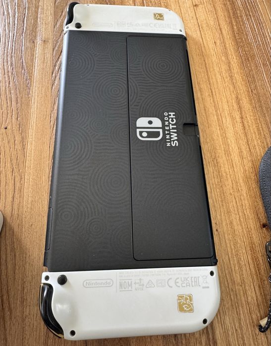 Nintendo Switch OLED – The Legend of Zelda: Tears of the Kingdom Edition + accesorii + jocuri