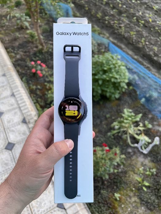 Samsung galaxy Active 5 smart watch