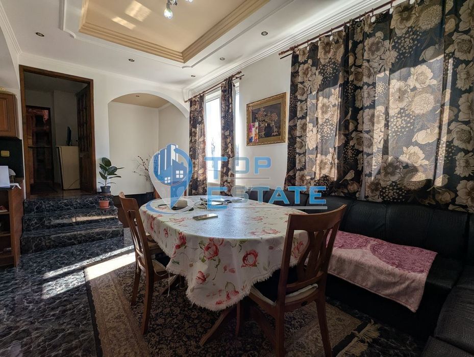 Ремонтирана и готова за нанасяне къща в село Пчелище, област Велико Т