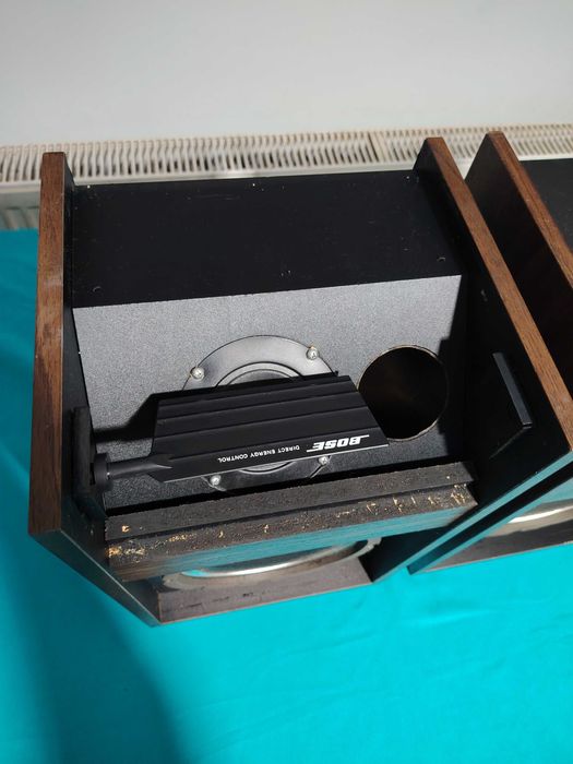 BOSE model 301 boxe cu Defect la difuzoare este ruptă garnitura
