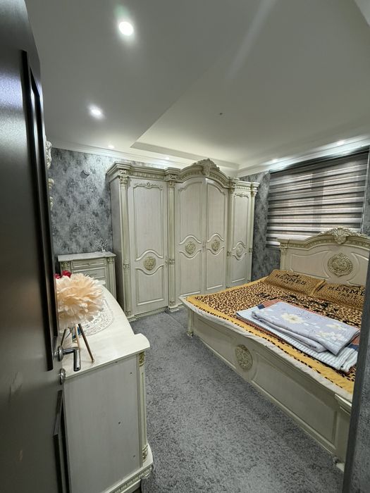 Kvartira sotiladi 3 xona kamolot dom