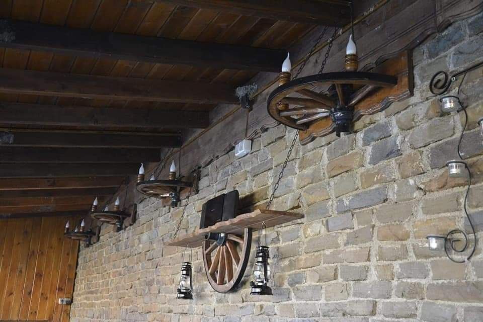 Стенни лампи от колела -вертикални и хоризонтални с дървени чашки