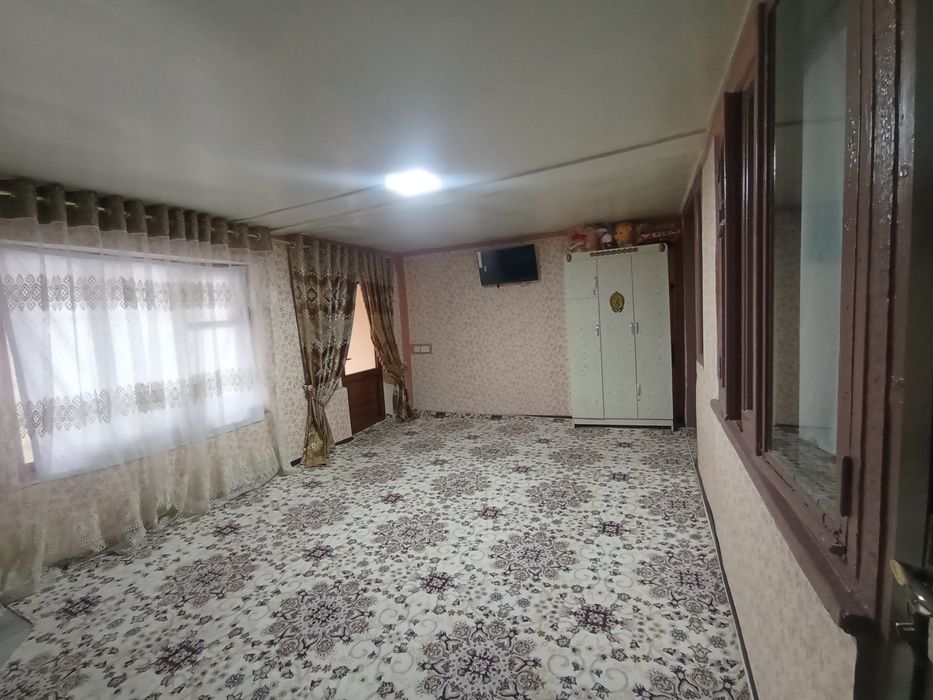 Jizzax viloyati Jizzax shahrida joylashgan uy shoshilinch sotiladi