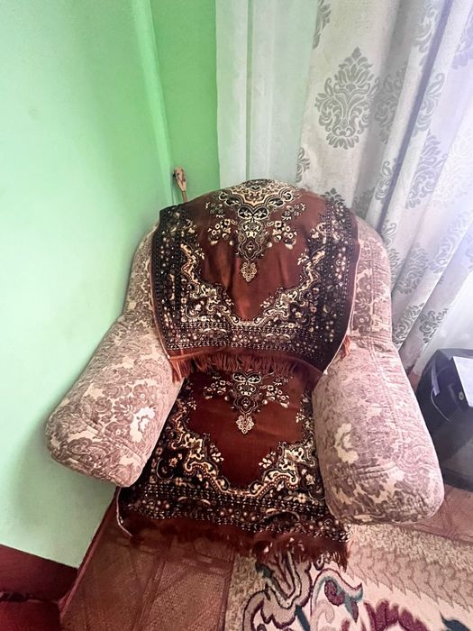 Диван в комплекте