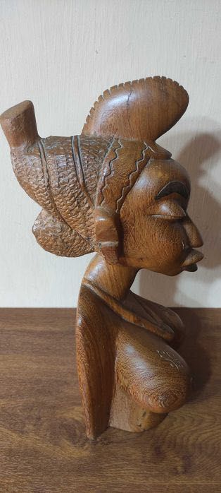 Sculptura africana - bust femeie