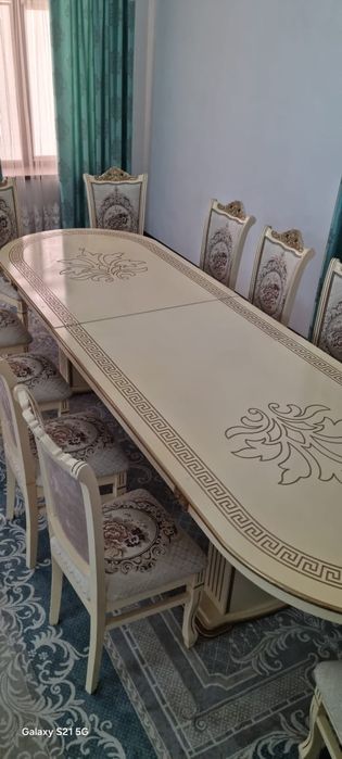 Стол со стульями