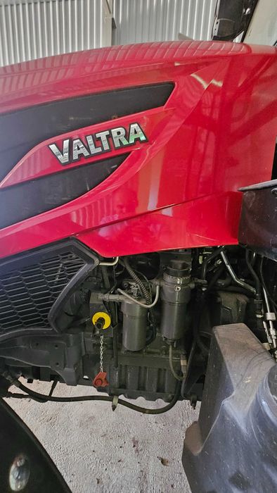 Tractor VALTRA A124