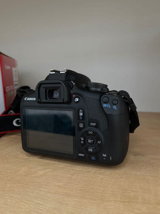 Фотоаппарат Canon EOS 2000D