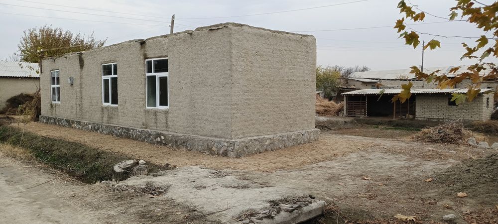 Suv gaz tok hamma sharoit bor sirochni sotiladi