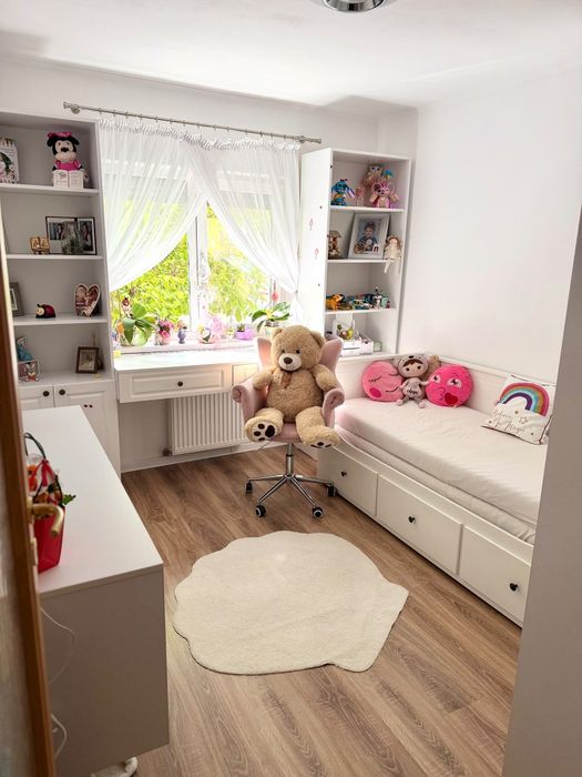 Apartament 3 camere decomandat.