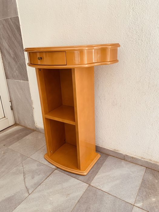 Италианска конзолна масичка