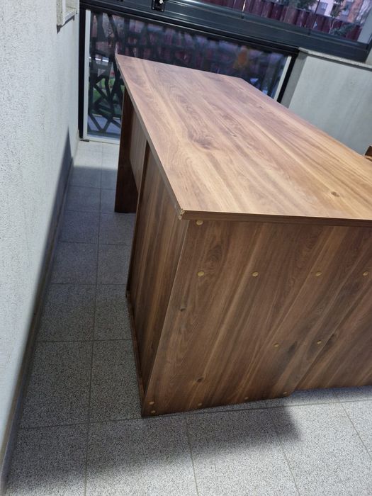 Vând birou din pal nou