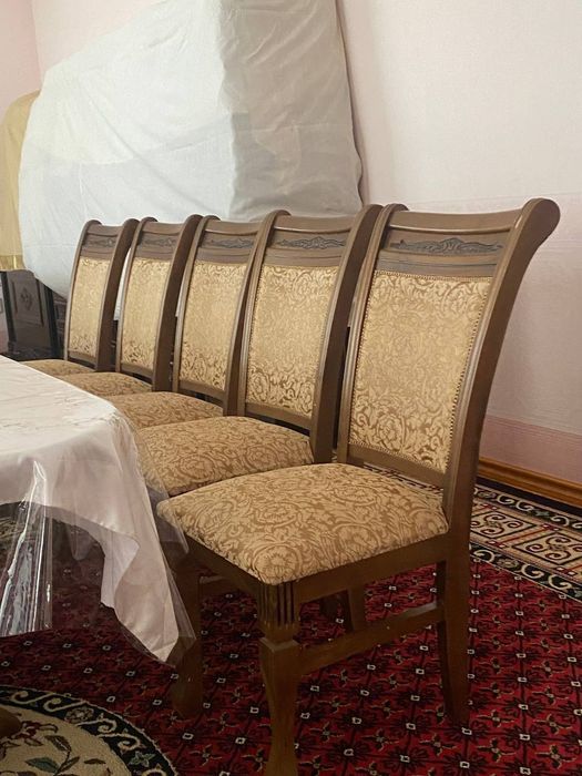 Стол и 12 стульев