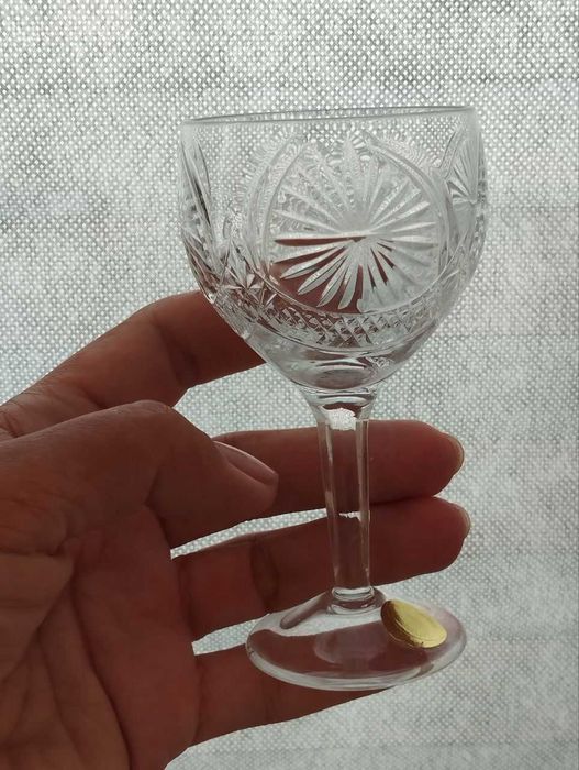 Фужеры и рюмки одинаковые