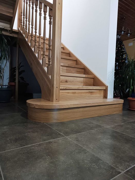 Scari din lemn masiv,trepte lemn masiv