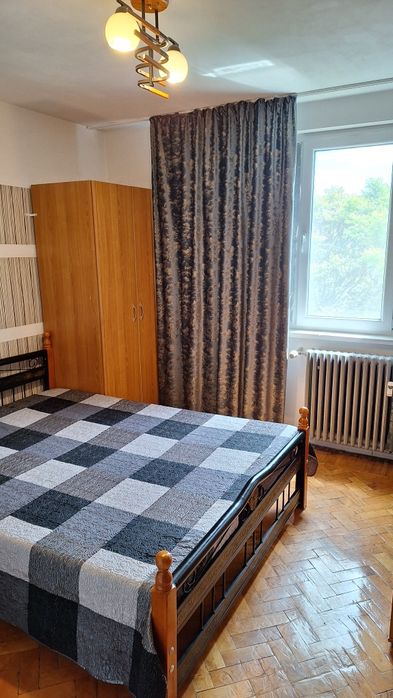 Vand apartament 2 camere, semidecomandat, zona Nanterre, Calea Bucuresti