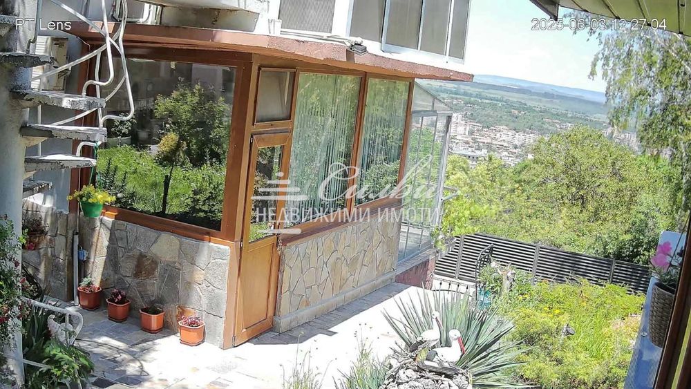 Двуетажна ТУХЛЕНА къща на ПЛОЧА с ДВОР И ГАРАЖ – кв. Пожарната.