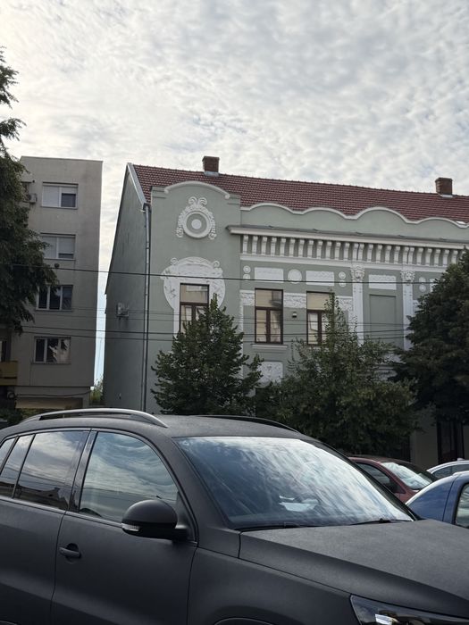 Apartament 3 camere 2 bai in cladire istorica (1878) tavan inalt de 3.8m ,  zona centrala
