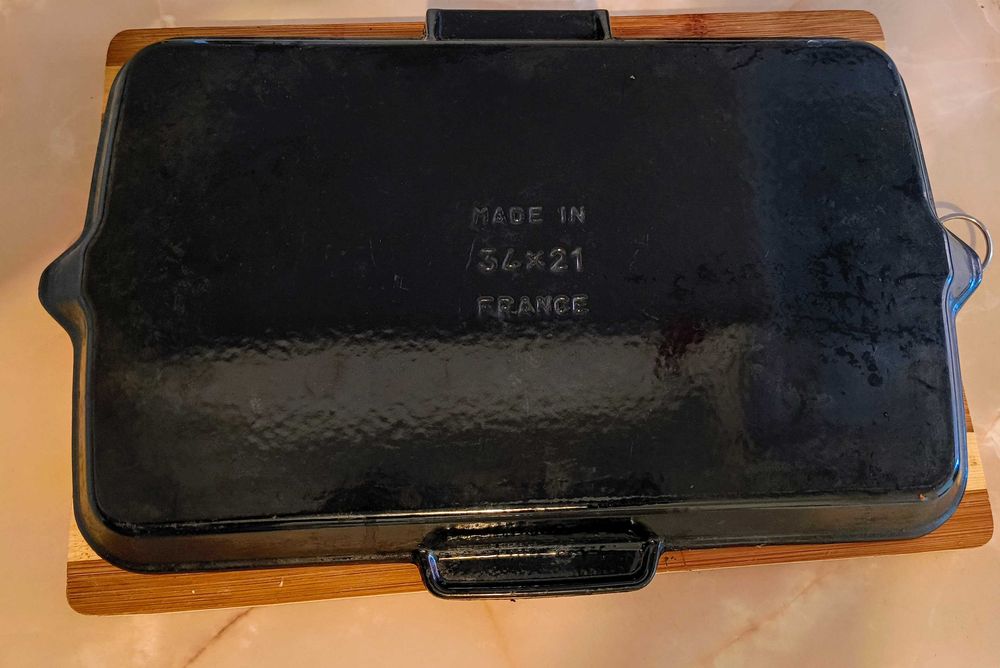 Tigaia grill dreptunghiulară de la Staub, 450 de lei