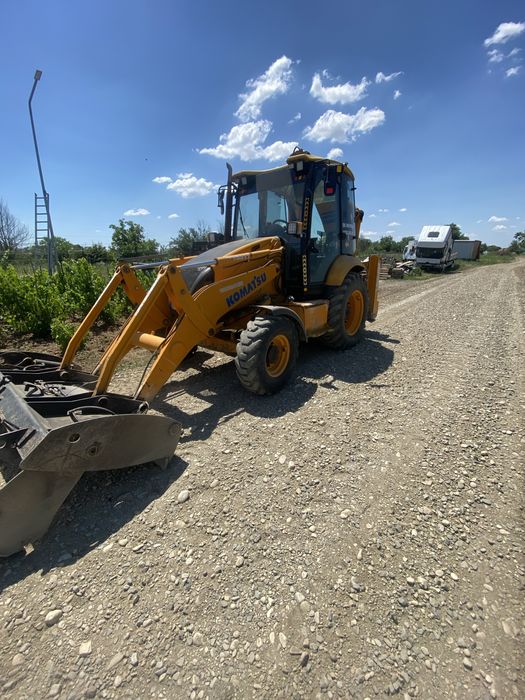 Vând buldoexcavator Komatzu