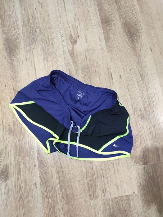 Pantaloni scurți de damă Nike mărimea L