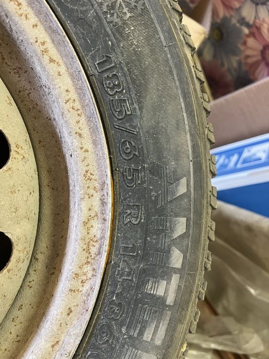 Продам 4 диска с резиной на автоваз r14
