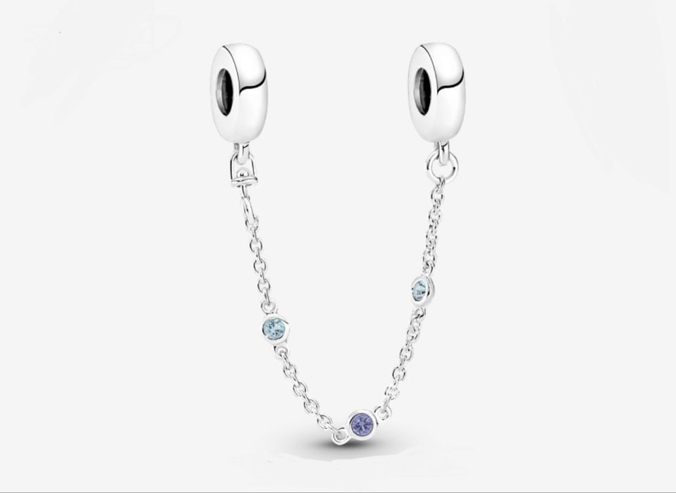 Продам браслет с шармиками от Pandora