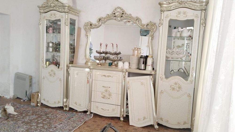 Шкаф для гостеной