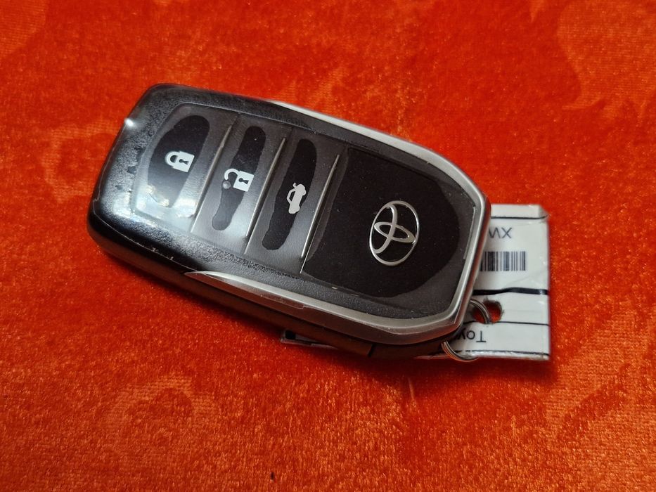 Ключ от Toyota Kamry 55