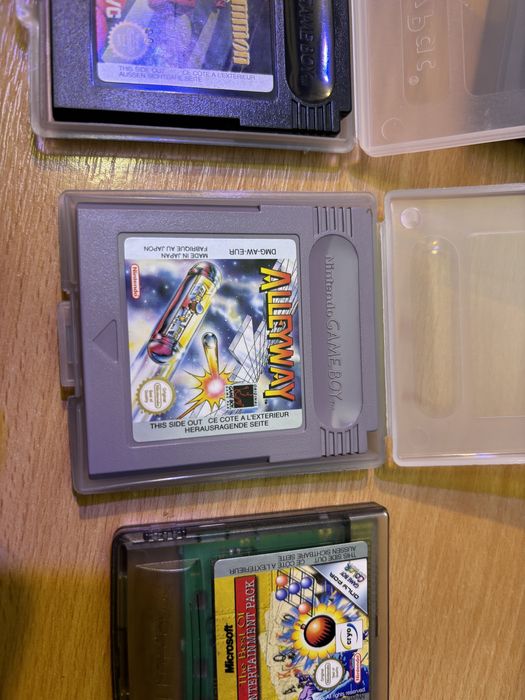 Vand casete pentru Nintendo portabil