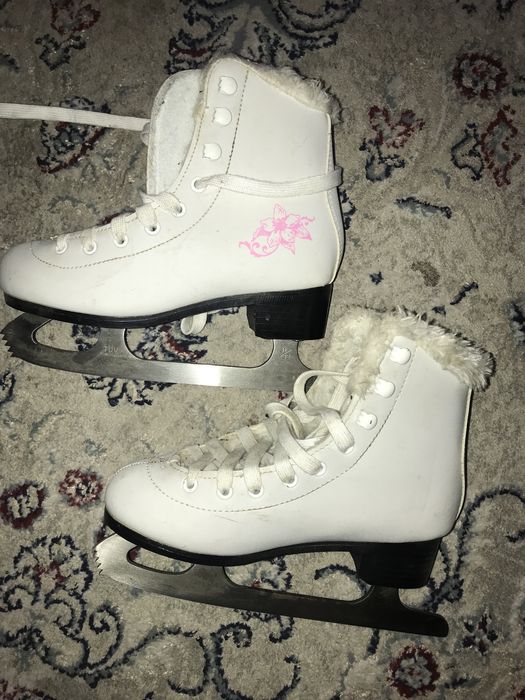 Продам коньки фигурные