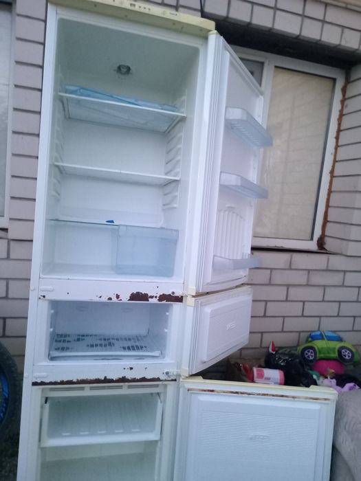 Робочий холодильник мотор два шт