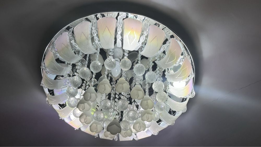 Продам люстру недорого