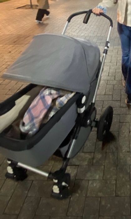 Коляска Bugaboo Cameleon с очень удобной подножкой для второго ребенка